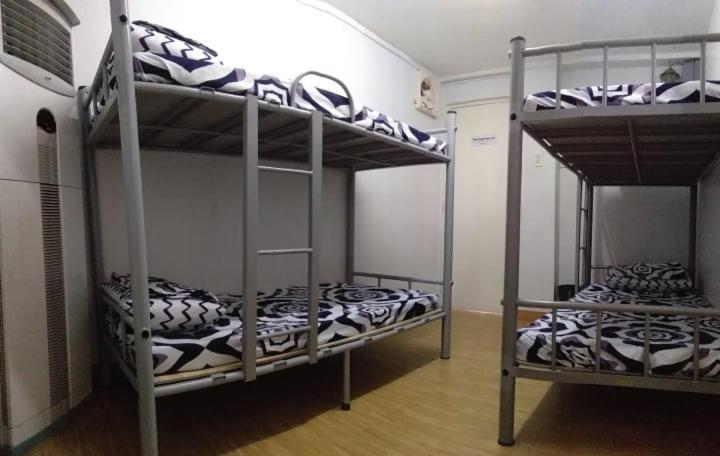 Mang Ben Dormitory Quezon City Buitenkant foto