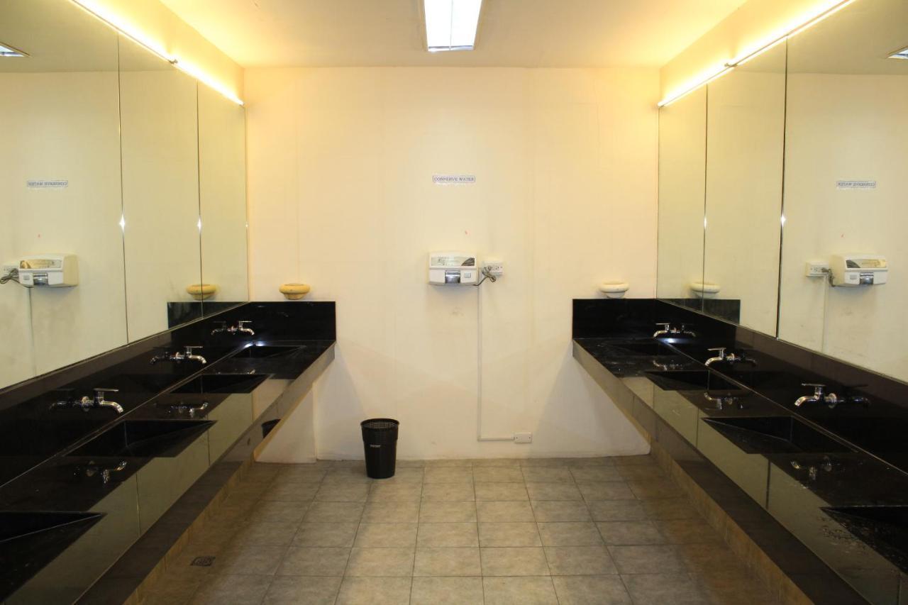 Mang Ben Dormitory Quezon City Buitenkant foto